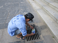 南寧市愛衛(wèi)辦常務(wù)副主任檢查創(chuàng)衛(wèi)示范點